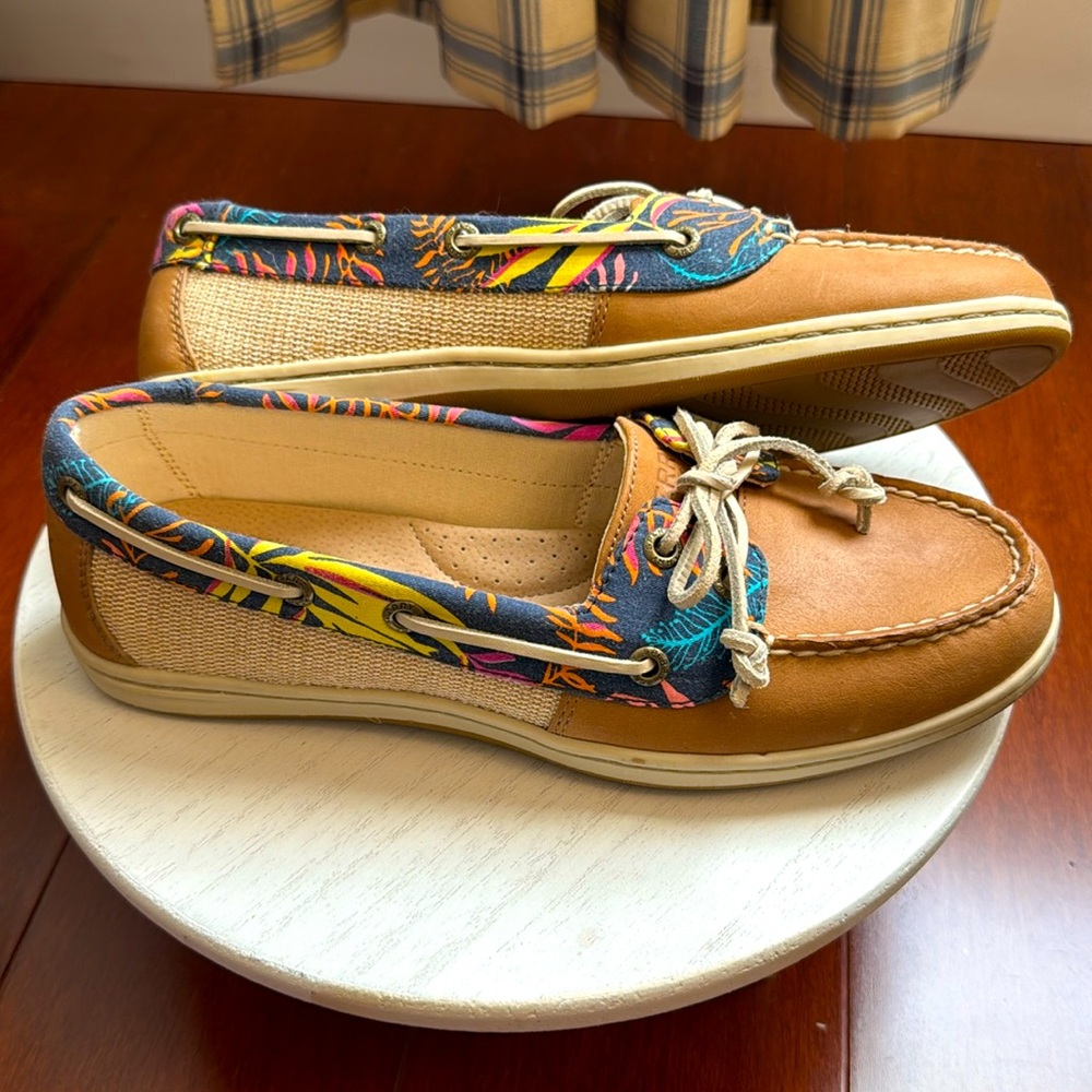 New in Box Sperry Women’s size 8 boat shoe Firefish seaweed linen